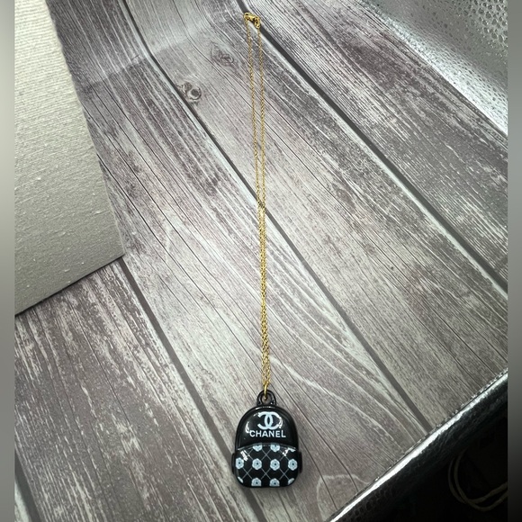 SALE❣️CHANEL Backpack Charm Stamped CC Logo Pendant Charm Camellia Black & White - Picture 9 of 12